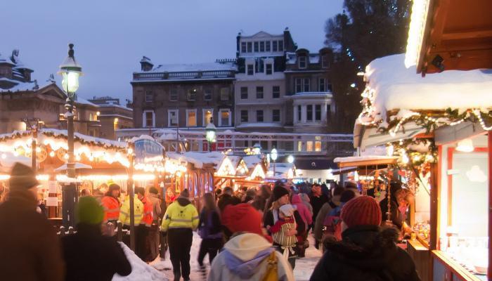 european-christmas-market-in-edinburgh