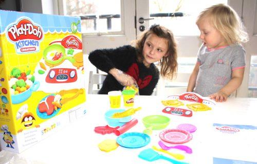 Play-Doh Kitchen Creations Sizzlin' Stovetop Review • A Moment With Franca