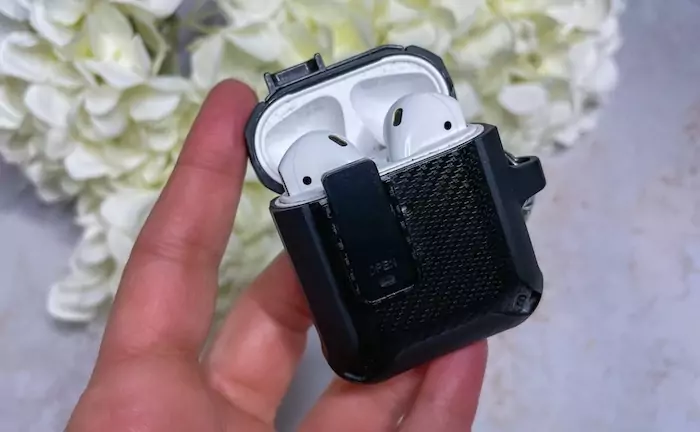 Lopnord AirPods Case Cover with Lock Open