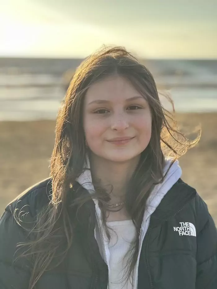 Bella with beach background