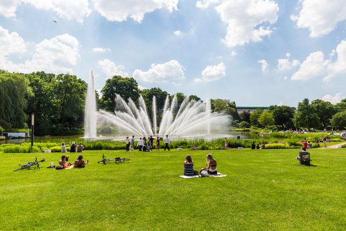 View of the Planten un Blomen Park near the Parksee. The nature park in middle of Hamburg is popular for tourist and locals for sporting or relaxing.