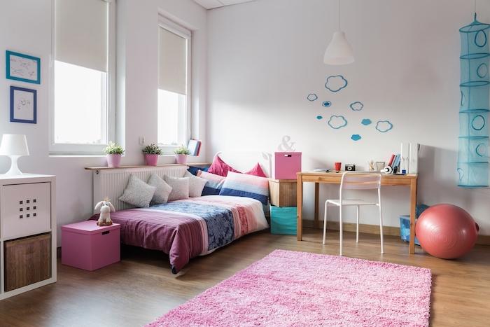 Teen girl bedroom and space for study