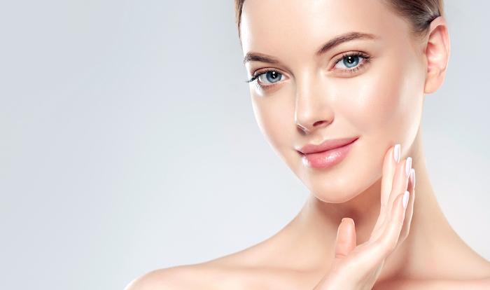 Personalised Facial Enhancements to Highlight Your Best Features. Young Woman with Clean Fresh Skin — Photo
