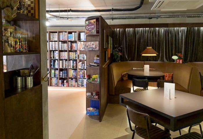 Draughts London: A Fun Family Night of Board Games, Food & Friendly Competition