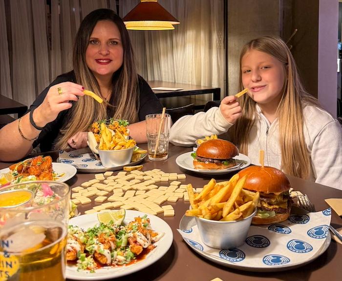 Draughts London eating and playing