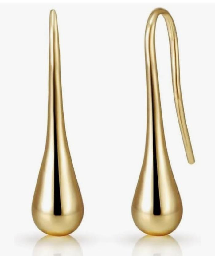 Minimal gold jewellery earrings gift idea 2025