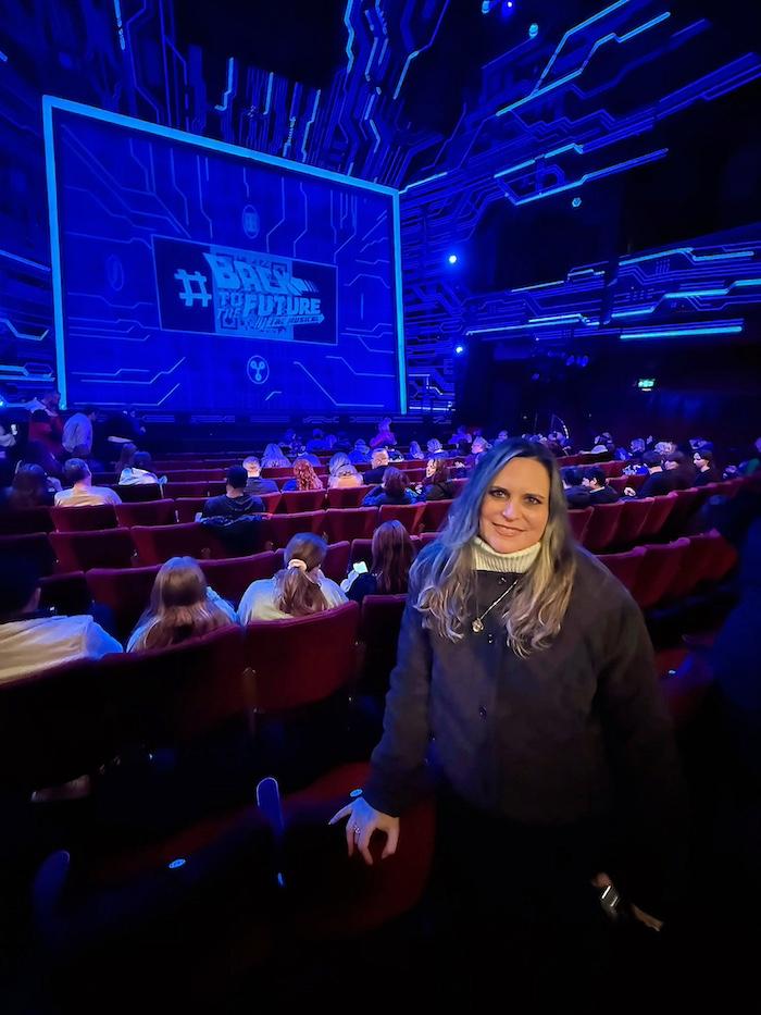 Back to the Future The Musical - Franca with the Stage behind